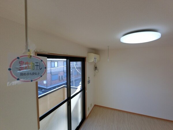 ＬＤＫ・室内物干しと照明