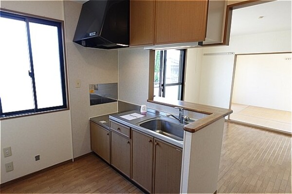 キッチン(対面キッチン（上部収納棚付き）)