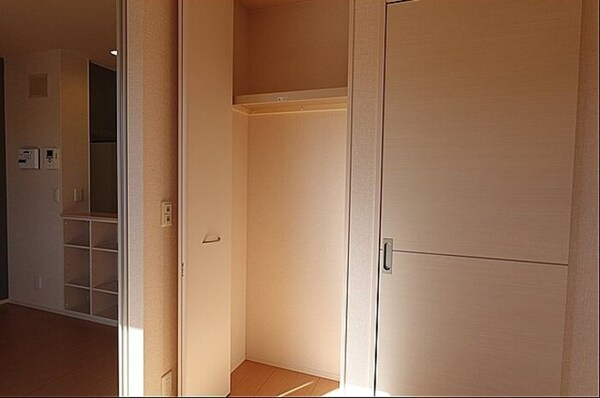 洋室(洋室・収納)