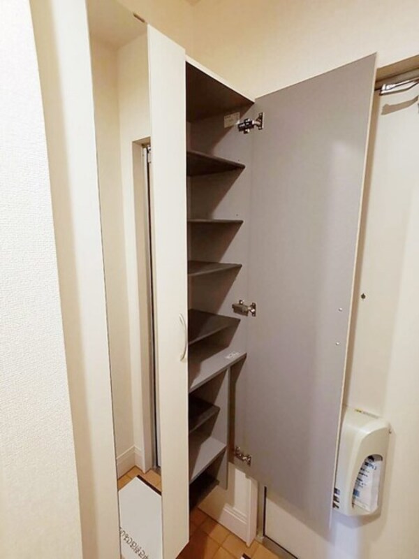 収納(鏡付きシューズボックス)
