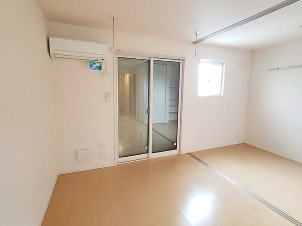 居室(シャッター雨戸)