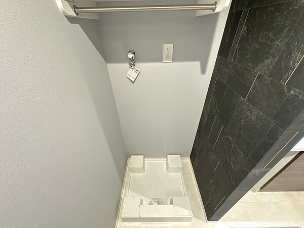 玄関(洗濯機置場)