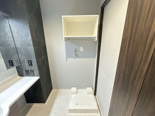 玄関(洗濯機置場)