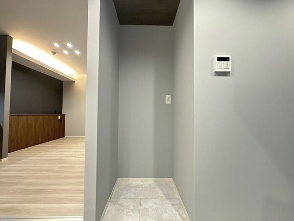 内装他(洗濯機置場)