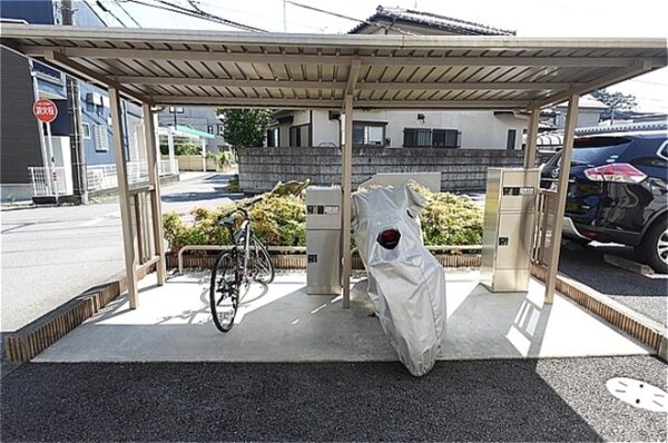 建物設備(宅配ボックス付き駐輪場)