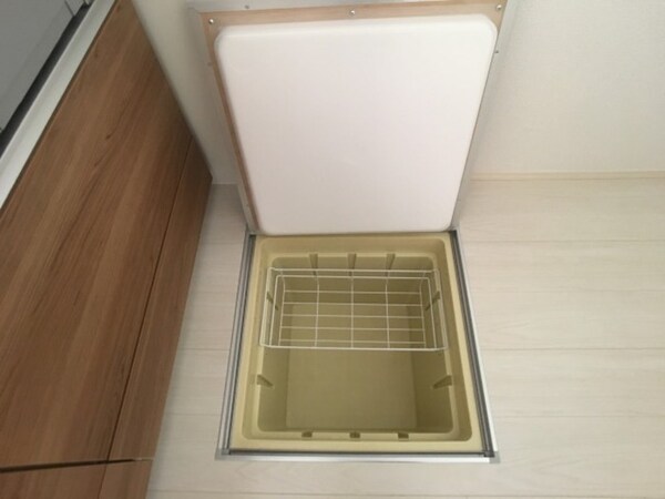 収納(床下収納)