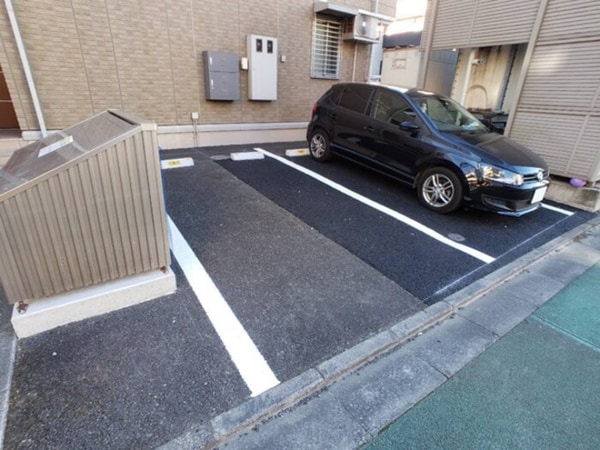 駐車場(駐車場とごみストッカー)