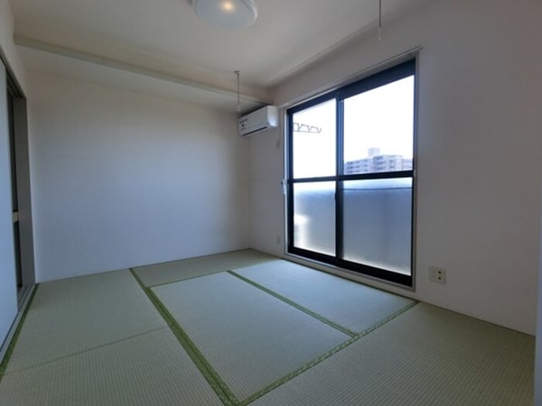 和室(和室 エアコン、収納物入付き)