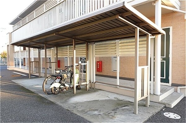 駐輪場（シャルマンと共用）