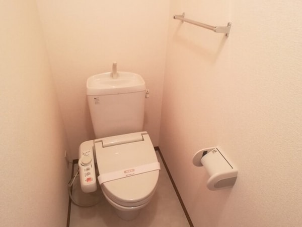 トイレ(温水洗浄暖房便座のトイレ)