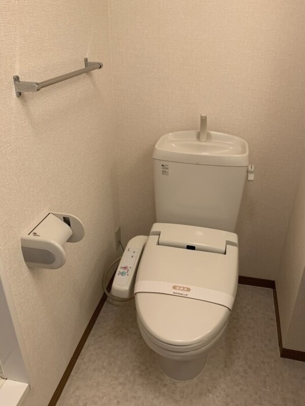 トイレ(温水洗浄暖房便座のトイレ)