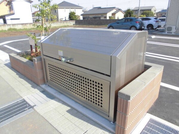 建物設備(ゴミストッカー)