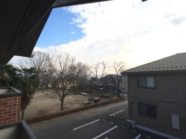 眺望(隣は桜がきれいに咲く公園です)