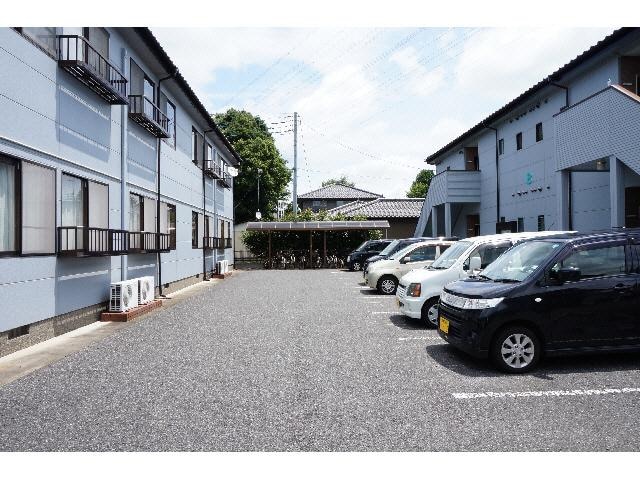 物件外観写真2　(駐車場)