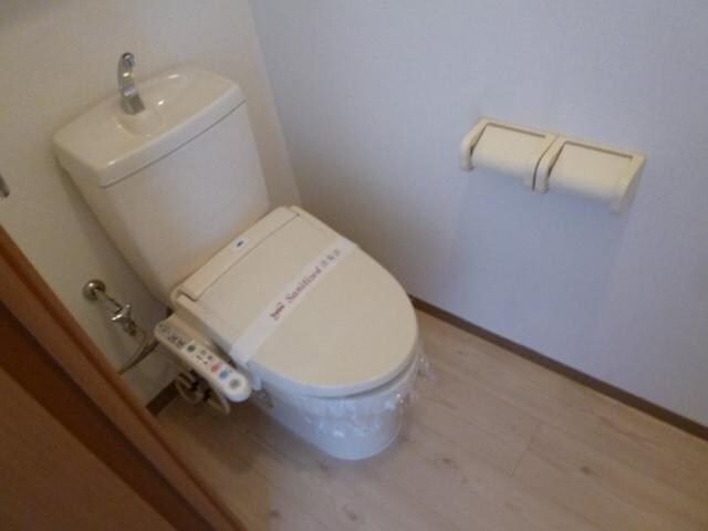 物件内観写真19　(シャワー付きトイレ)