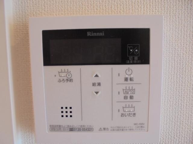 物件内観写真25　(給湯器リモコン)
