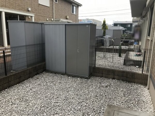 庭(専用庭に外部物置)