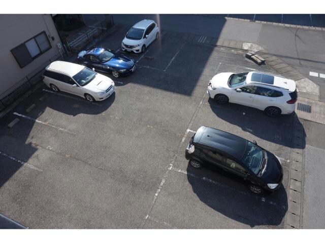 物件外観写真2　(駐車場)