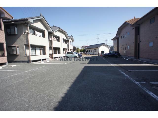物件外観写真2　(駐車場)