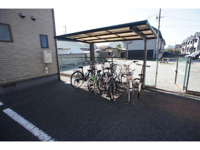 物件内観写真4　(駐輪場)