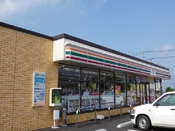 周辺環境(セブンイレブン西真岡店まで550m)