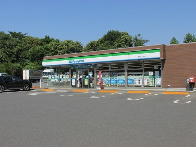 物件外観写真6　(ファミリーマート久下田店まで720m)