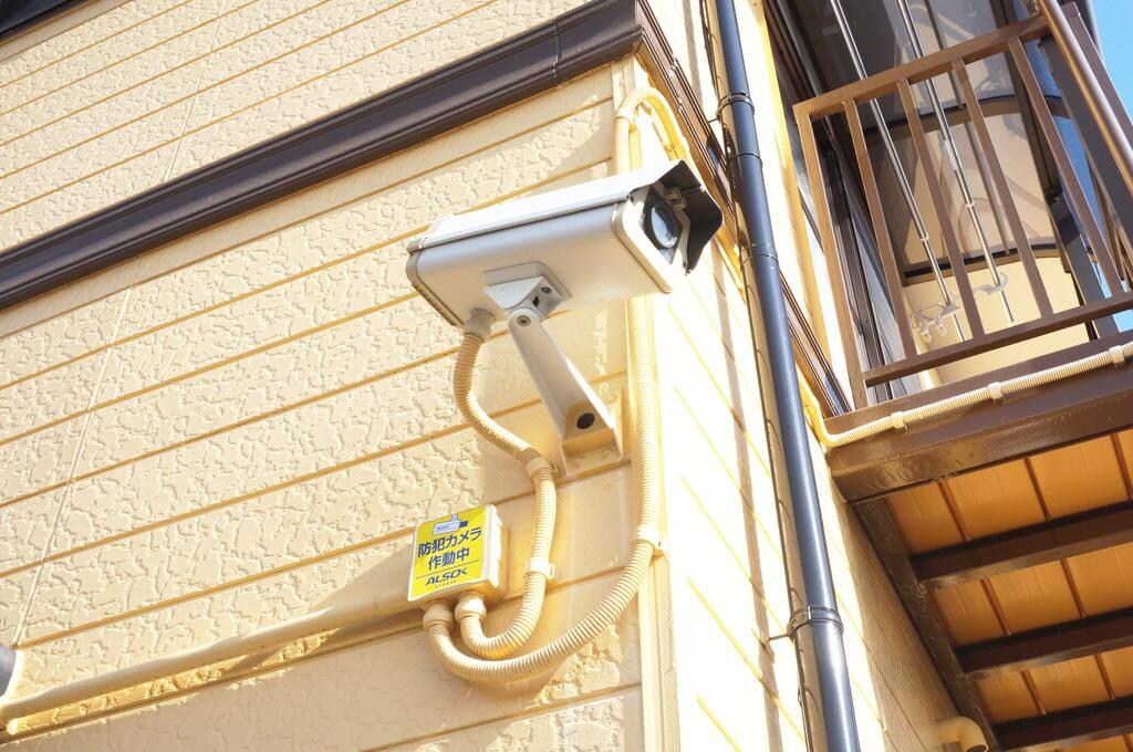 物件外観写真2　(監視カメラ付き！女性でも安心です！)