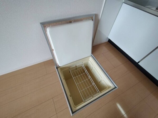 収納(床下収納)