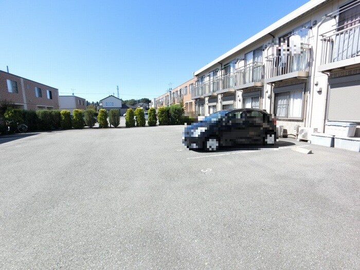 物件外観写真2　(駐車場)