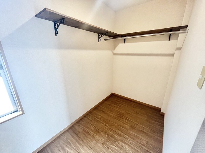 物件内観写真11　(サービスルーム)