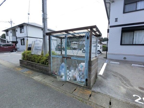 駐車場(敷地内ごみステーション)