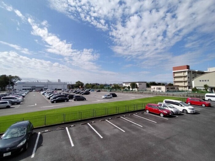 物件外観写真2　(駐車場)