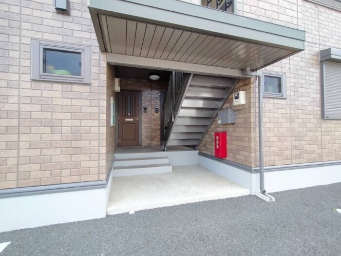 物件外観写真3　(エントランス)
