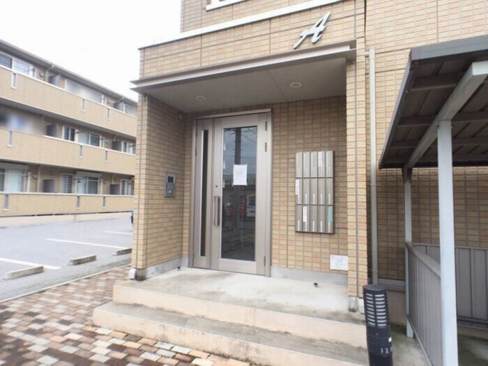 物件外観写真4　(エントランス)