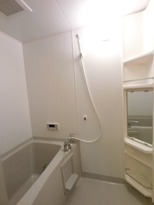 物件内観写真9　(追い炊き機能付き浴室)