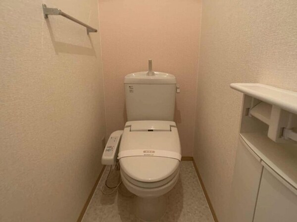 トイレ(温水洗浄暖房便座のトイレ)