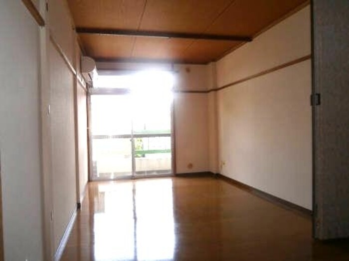 物件内観写真6　(洋室（間仕切りを開けています）)