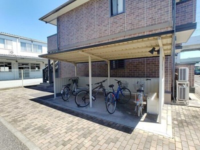 物件内観写真11　(駐輪場)