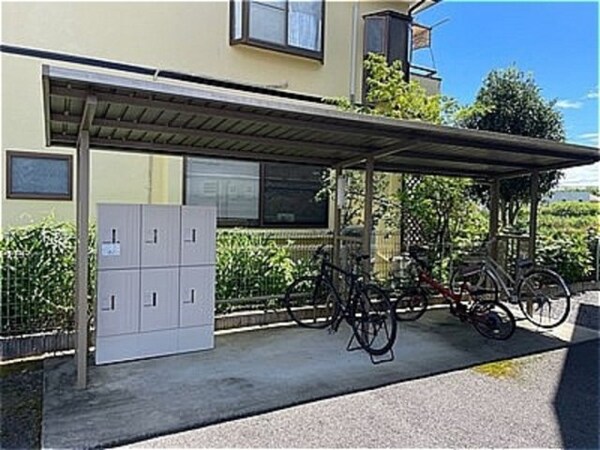 建物設備(Ｊ棟側に共用宅配ボックス有ります)