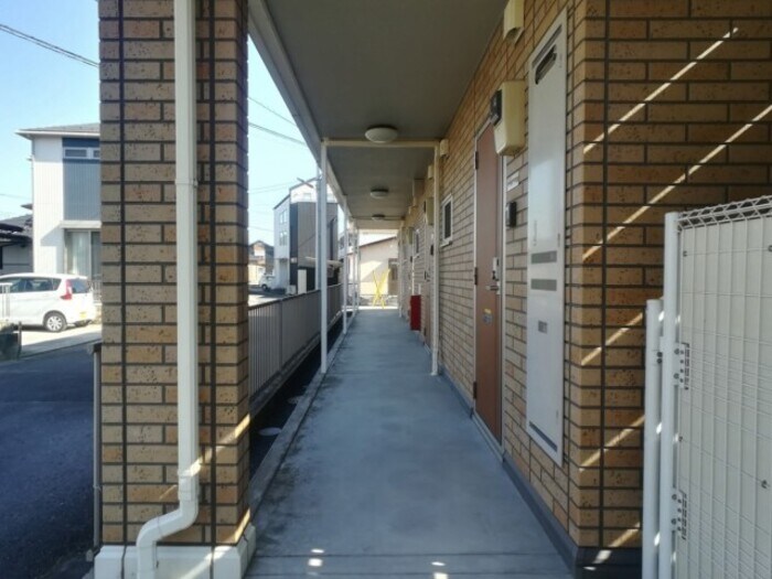 物件外観写真3　(共用廊下)