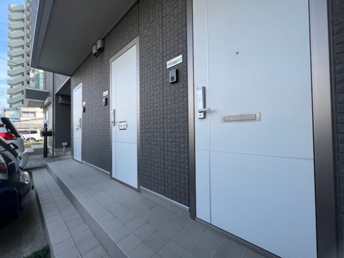 物件内観写真8　(玄関前)