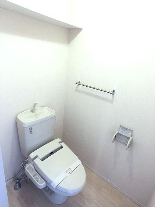 物件内観写真13　(温水洗浄暖房便座)