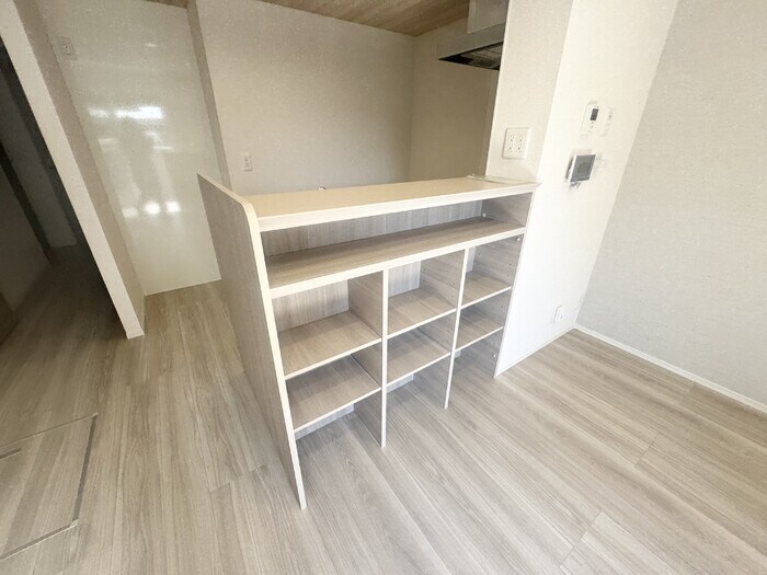 物件内観写真16　(キッチンカウンター収納)