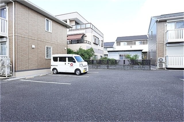 物件外観写真2　(駐車場)