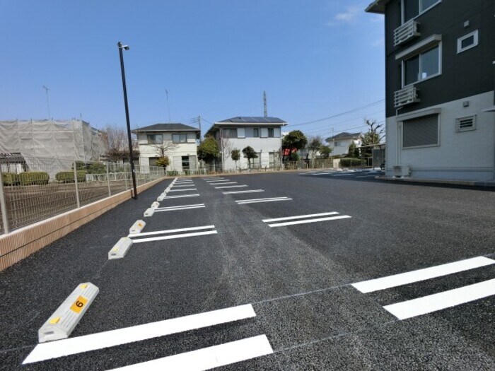 物件外観写真2　(駐車場)