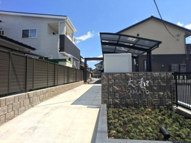 物件外観写真4　(エントランス)