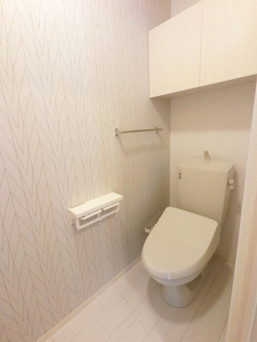 物件内観写真12　(温水洗浄暖房便座のトイレ)