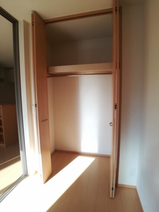 物件内観写真13　(洋室・収納)