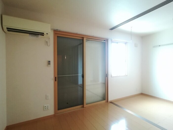 物件内観写真14　(シャッター雨戸)