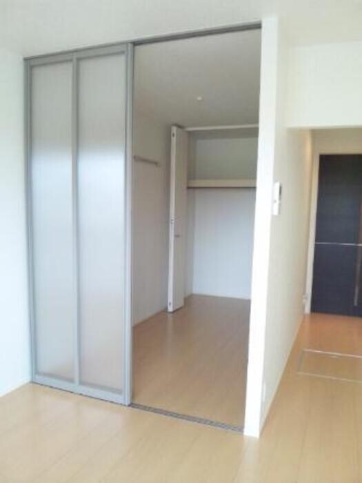 物件内観写真15　(ﾍﾞｯﾄｽﾍﾟｰｽ＆収納)